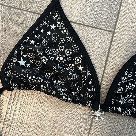 725 originals y2K Black Skull and Star Bikini Top large - Picture 3 of 4